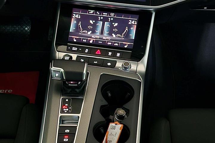 Grå Audi A6 fra 2021