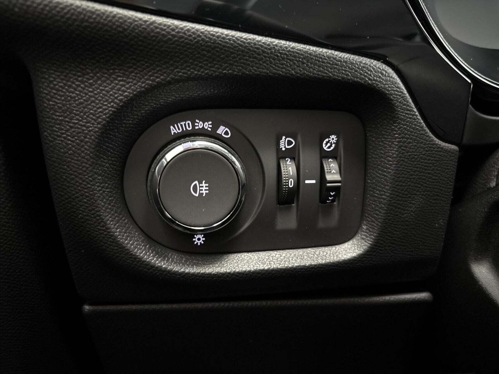 Hvid Opel Corsa-e fra 2023