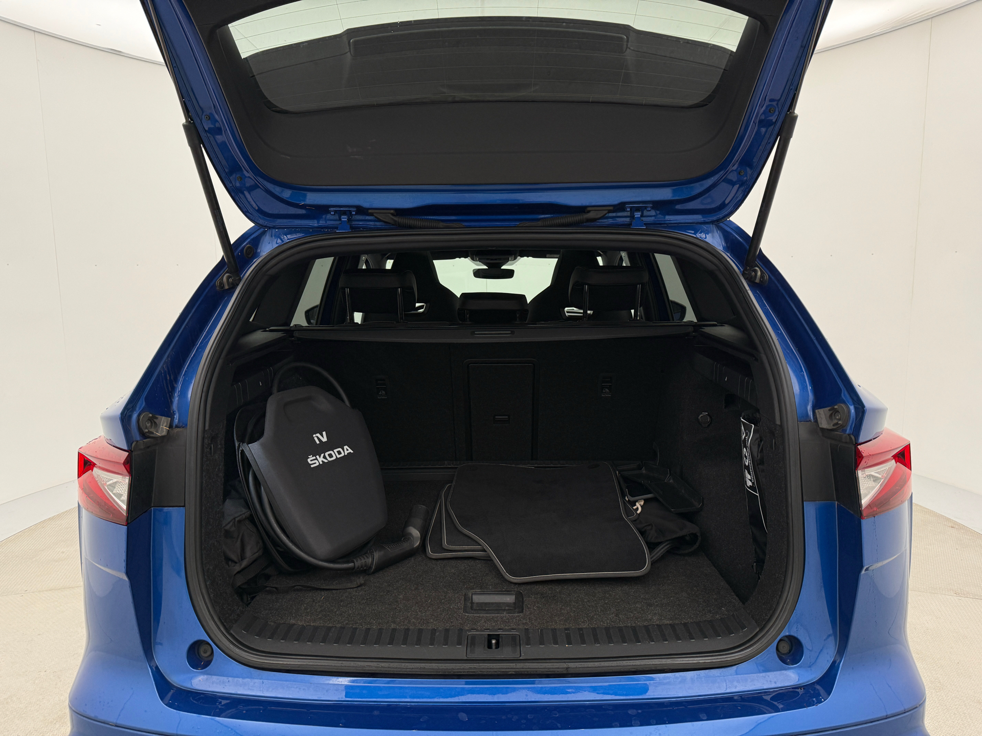 Blå Skoda Enyaq fra 2022