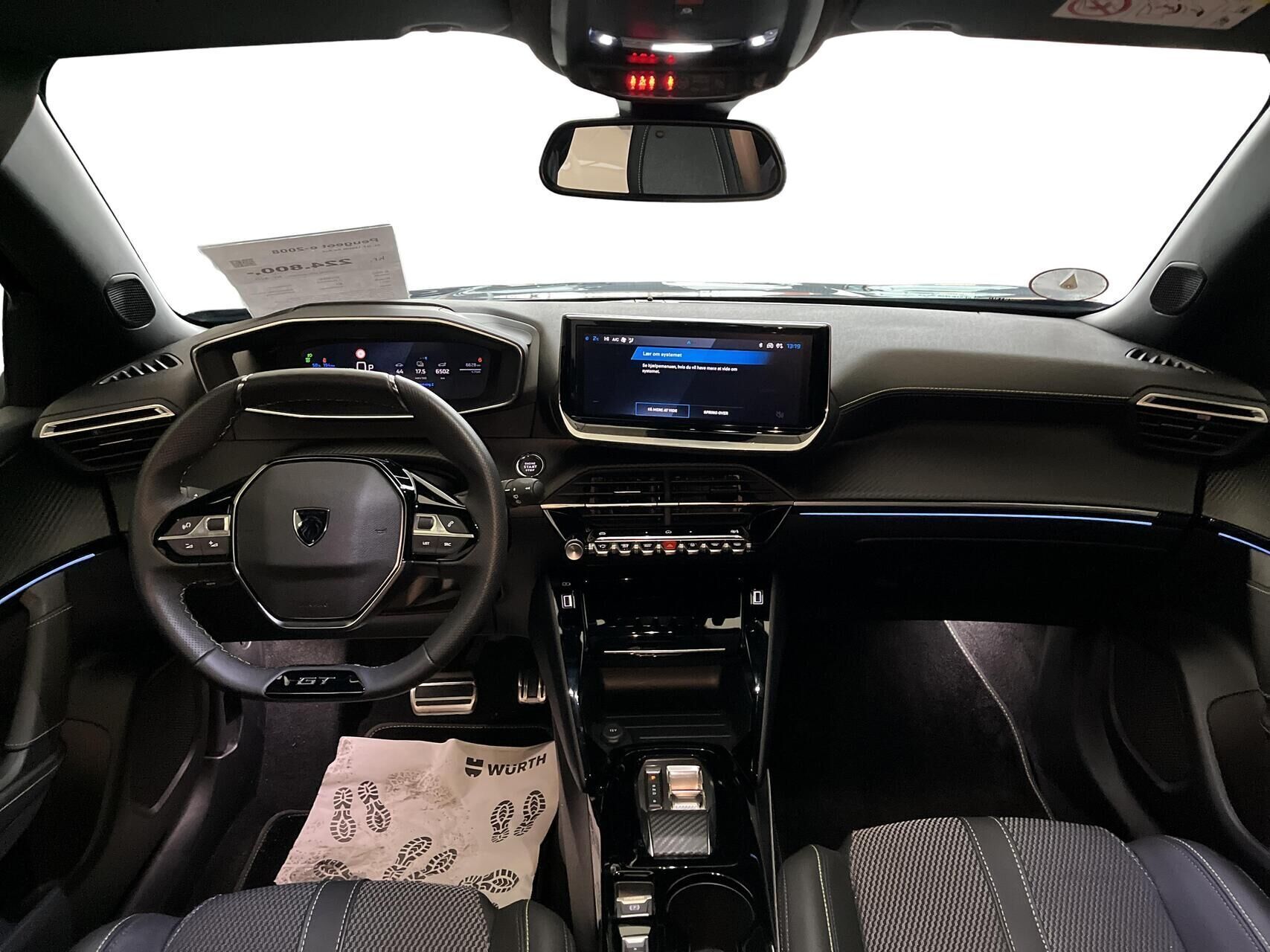 Sort Peugeot e-2008 fra 2025