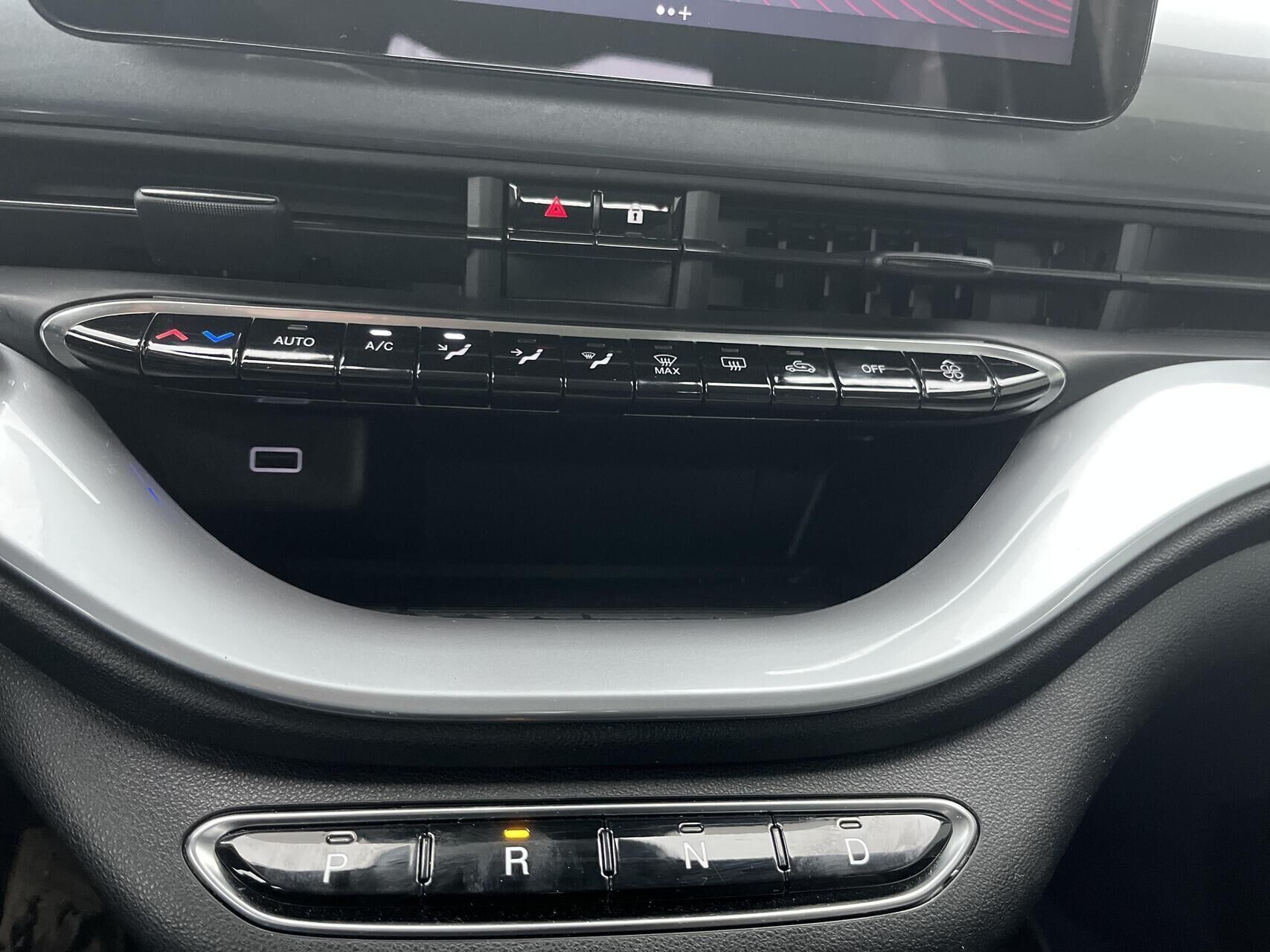 Grå Fiat 500e fra 2022