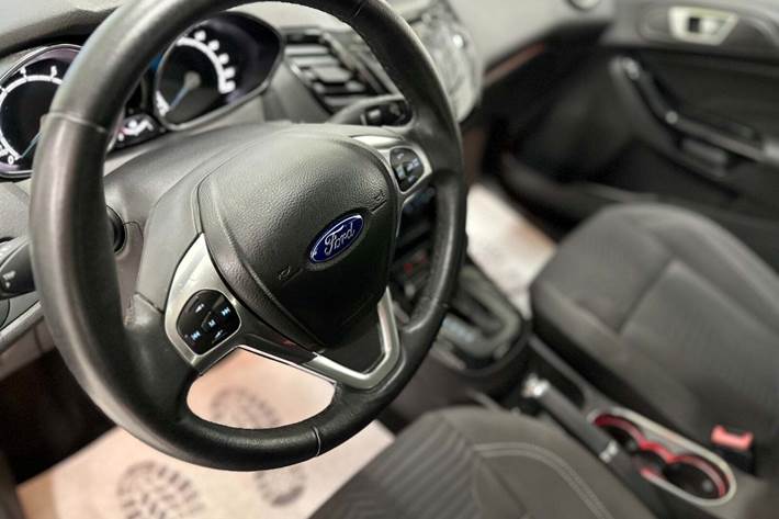 Blå Ford Fiesta fra 2014