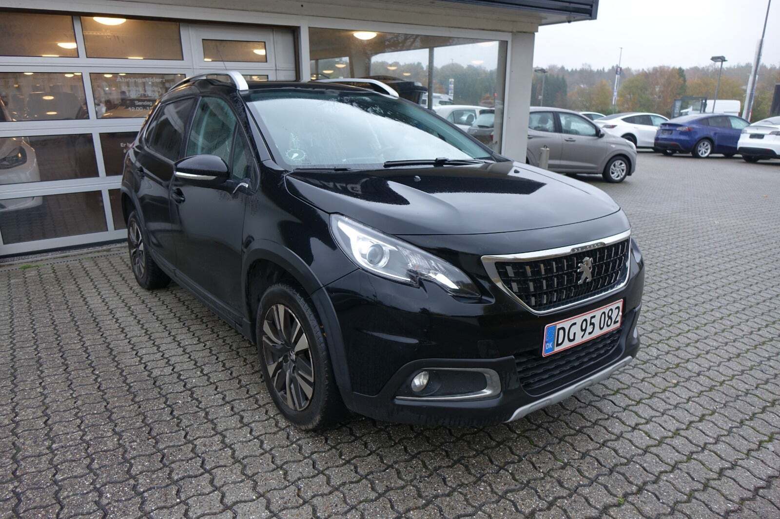 Peugeot 2008 1,2 e-THP 110 Selection Sky