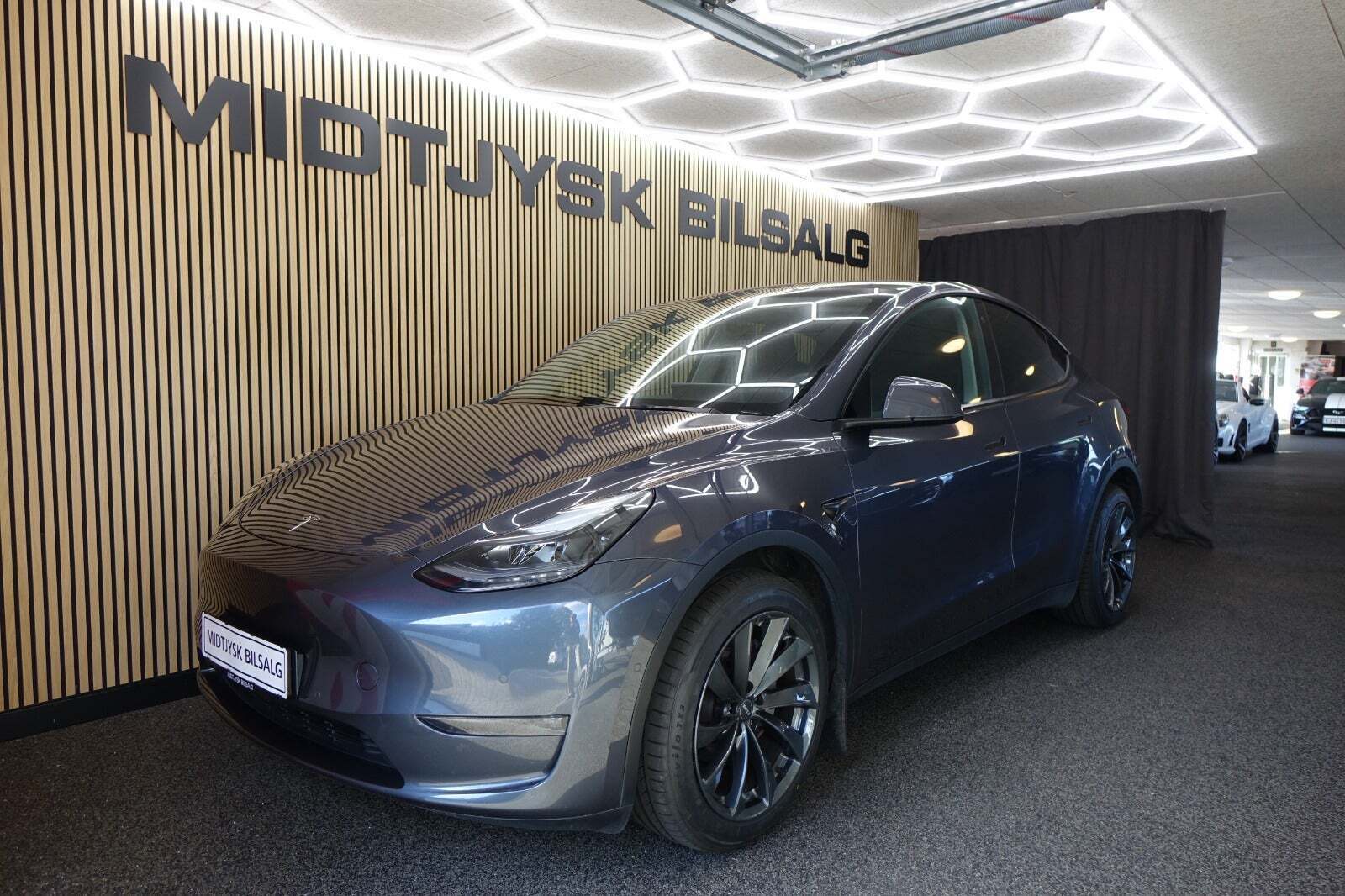 Tesla Model Y Long Range AWD - 269.500 kr
