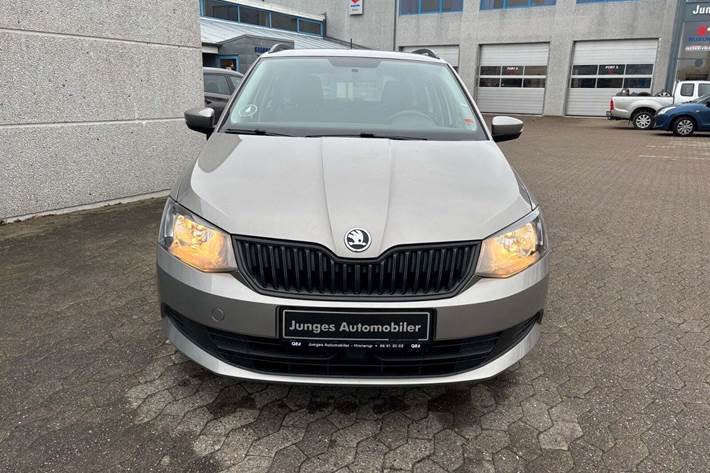 Beige Skoda Fabia fra 2018