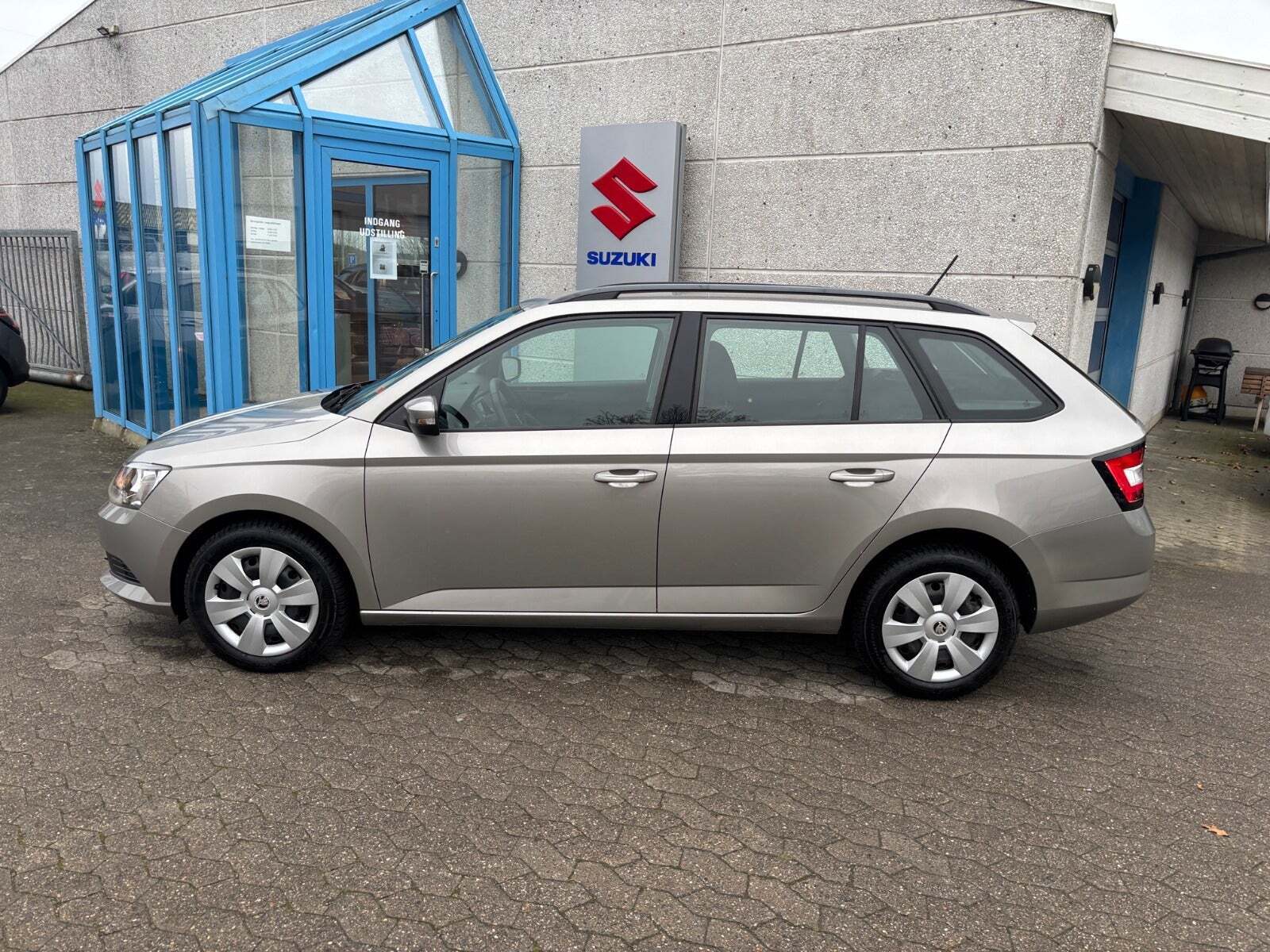Beige Skoda Fabia fra 2018