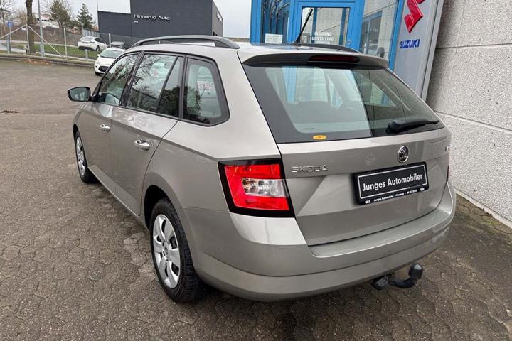 Beige Skoda Fabia fra 2018