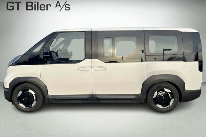 Hvid Kia PV5 fra 2026 set udefra