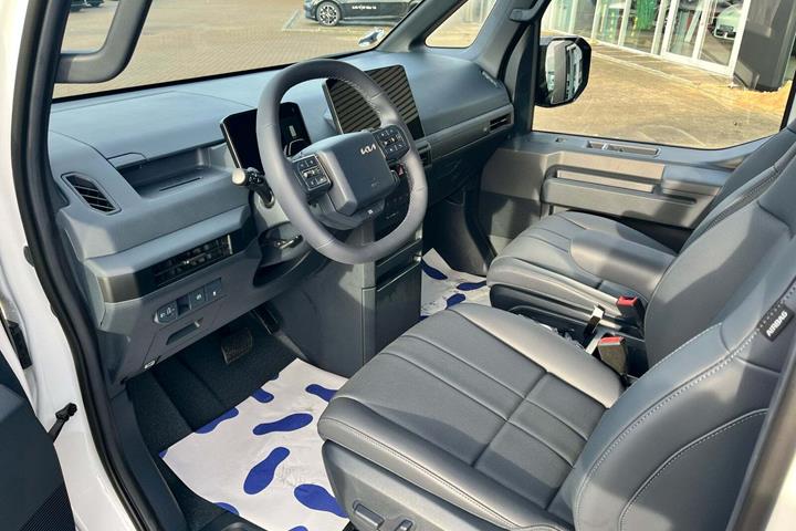 Hvid Kia PV5 fra 2026 set indefra