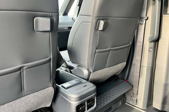 Hvid Kia PV5 fra 2026 set indefra