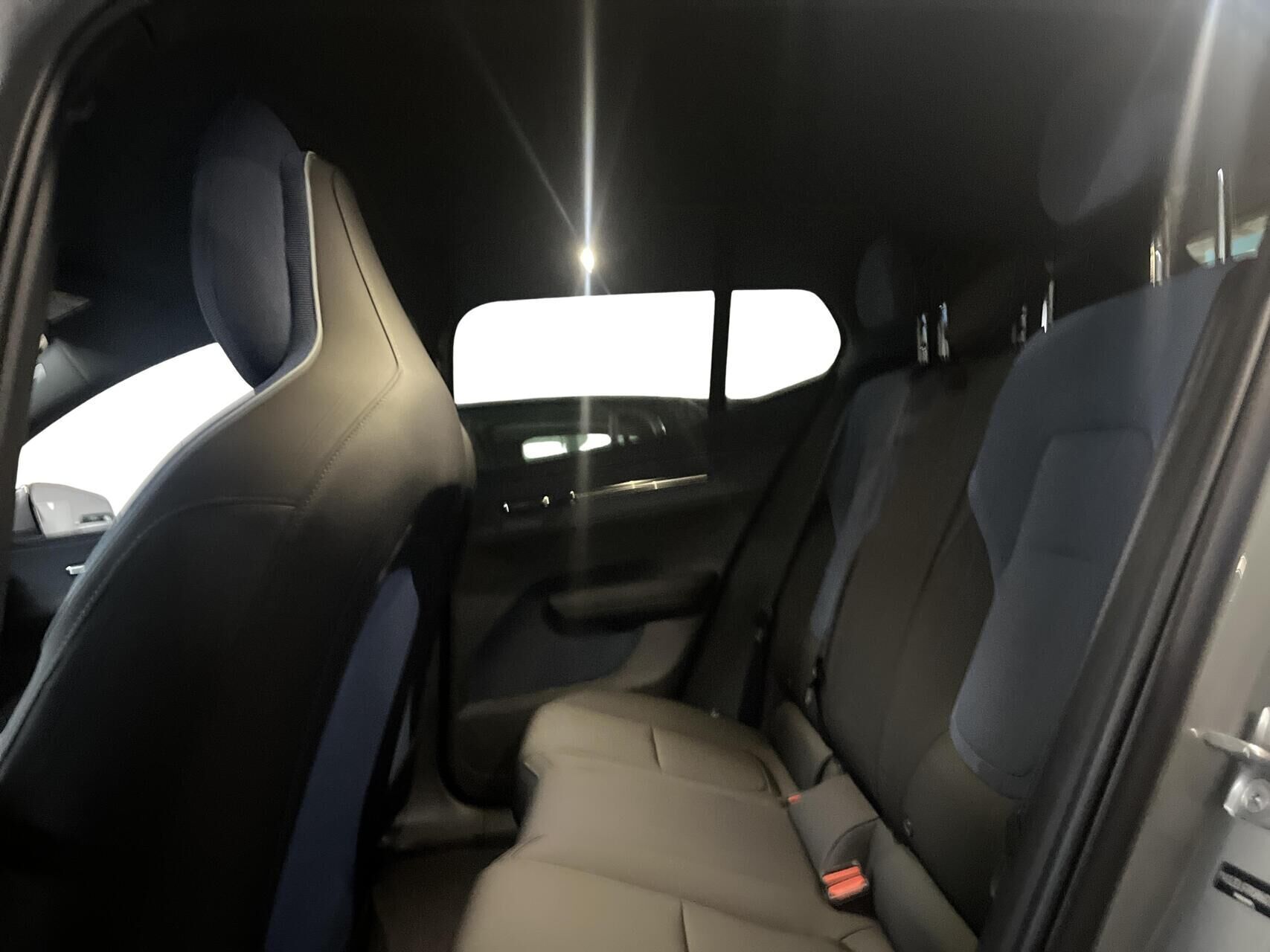 Grå Volvo EX30 fra 2025