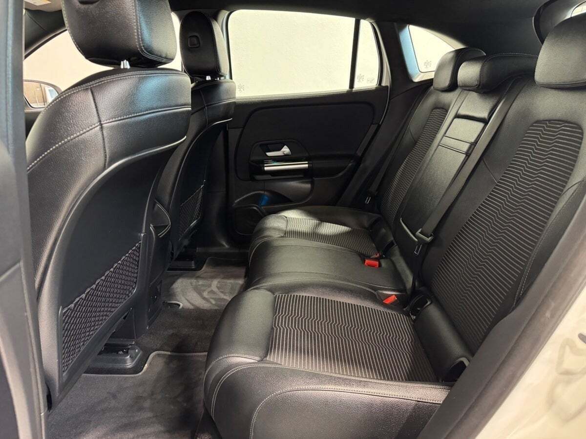 Hvid Mercedes EQA250 fra 2021