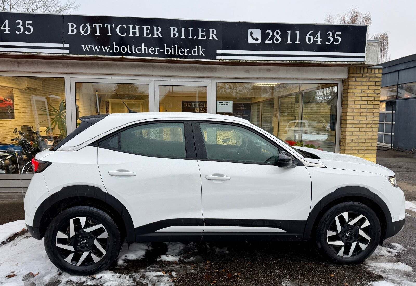 Hvid Opel Mokka-e fra 2022