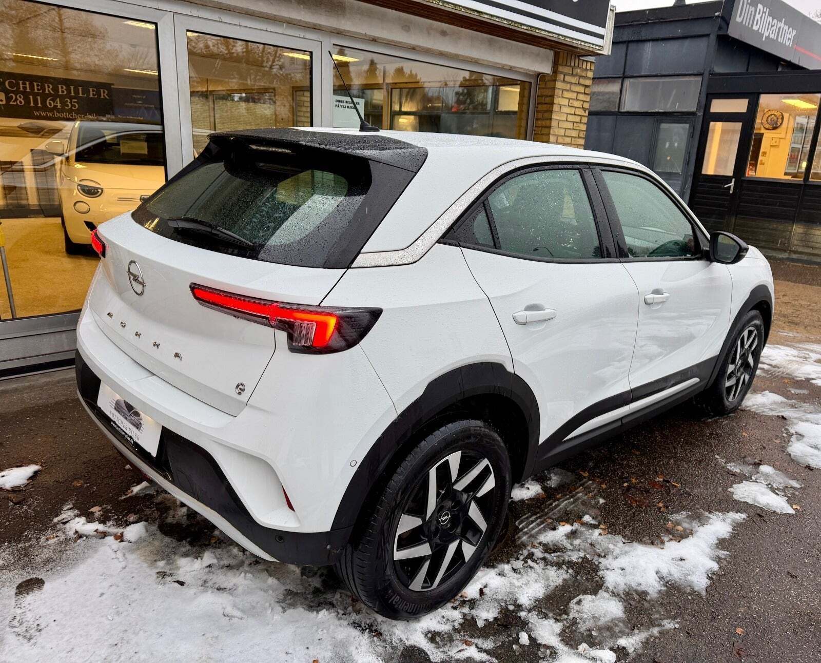 Hvid Opel Mokka-e fra 2022