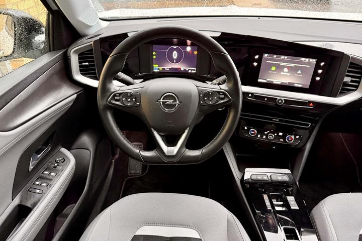 Hvid Opel Mokka-e fra 2022