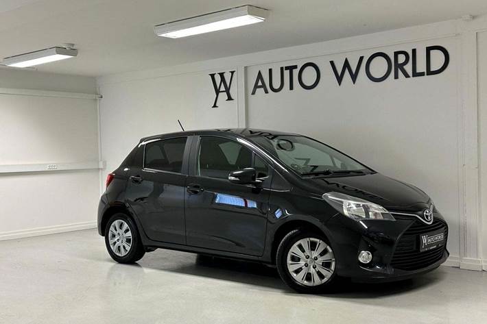 Sort Toyota Yaris fra 2015