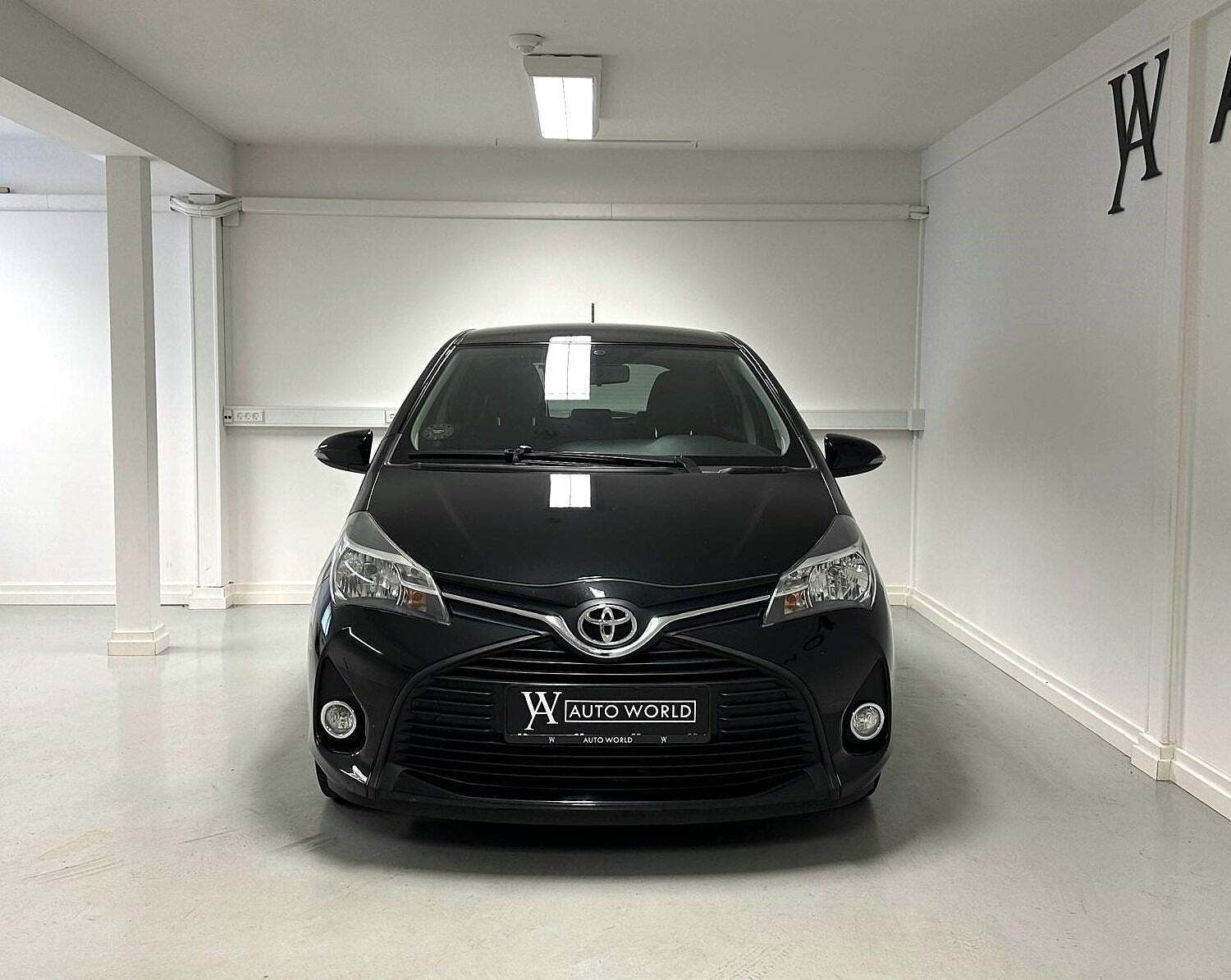 Sort Toyota Yaris fra 2015