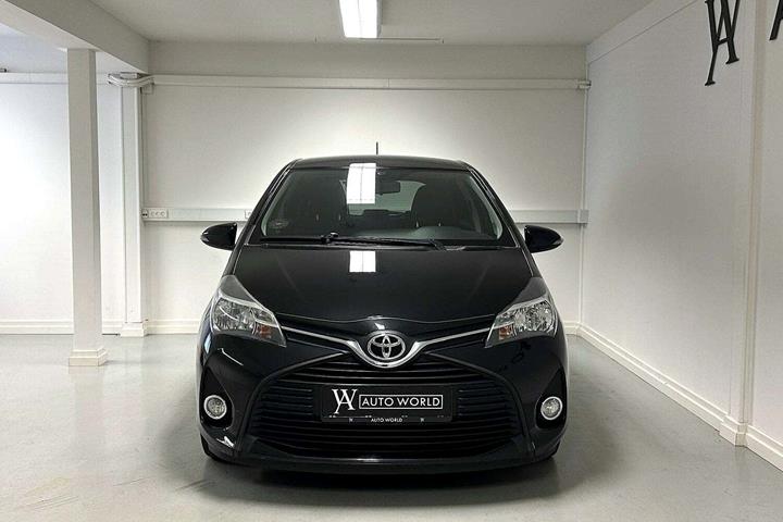 Sort Toyota Yaris fra 2015