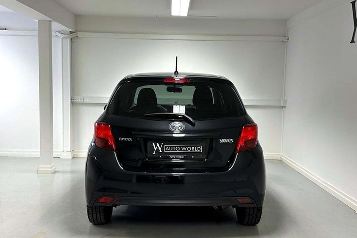 Sort Toyota Yaris fra 2015