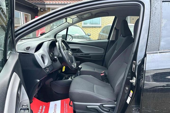 Sort Toyota Yaris fra 2015