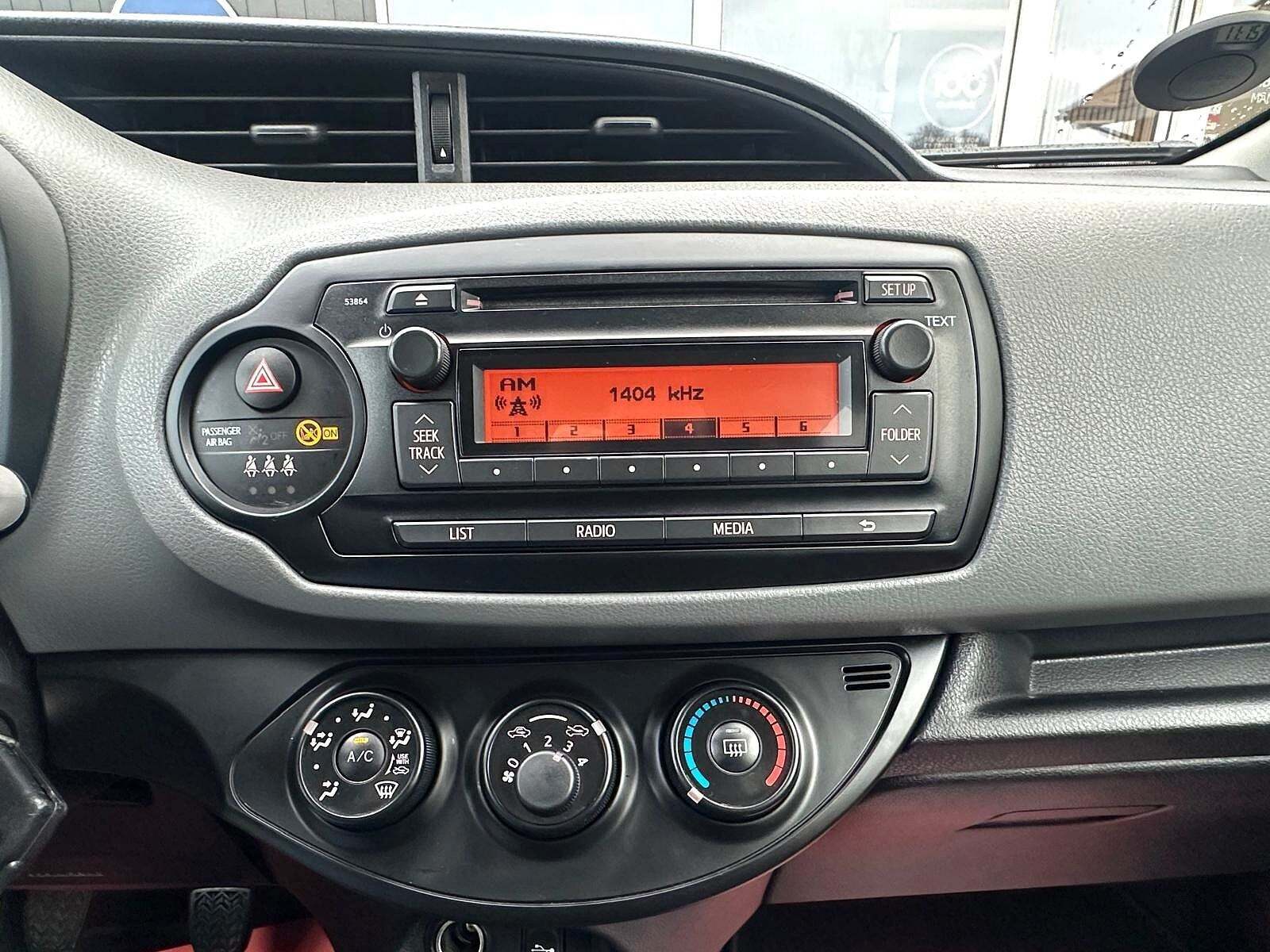Sort Toyota Yaris fra 2015