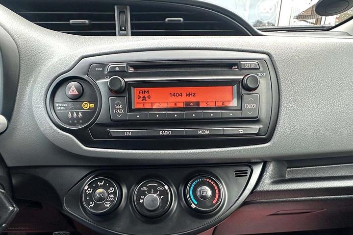 Sort Toyota Yaris fra 2015