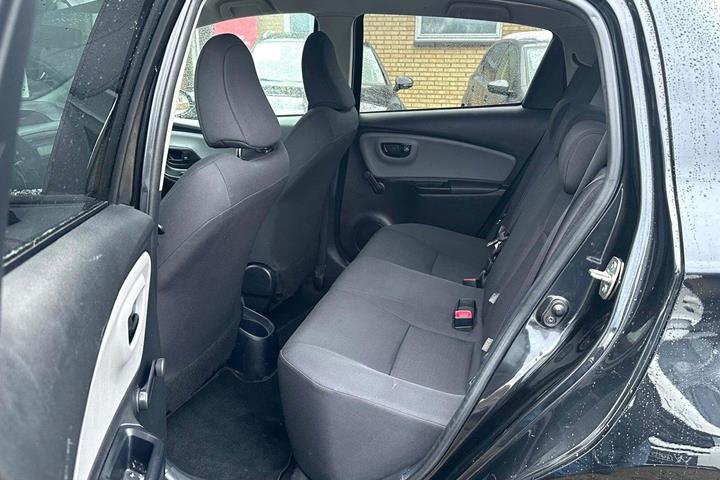 Sort Toyota Yaris fra 2015