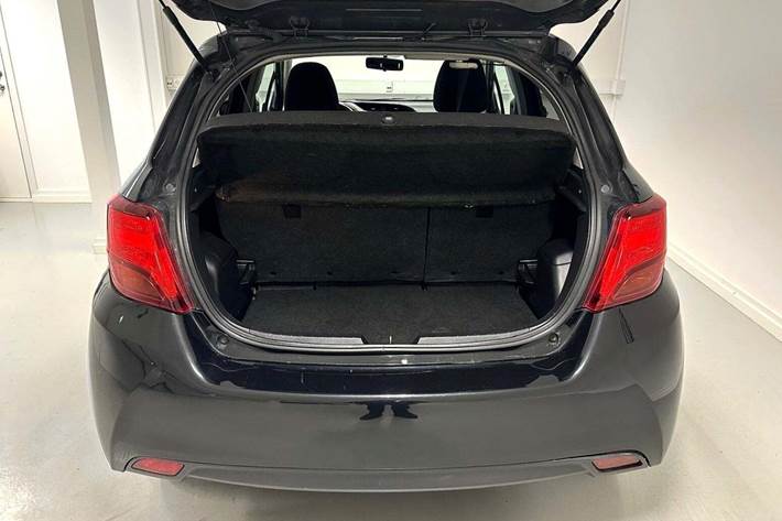 Sort Toyota Yaris fra 2015