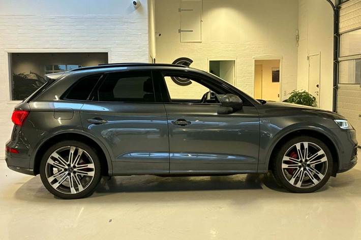 Grå Audi SQ5 fra 2018