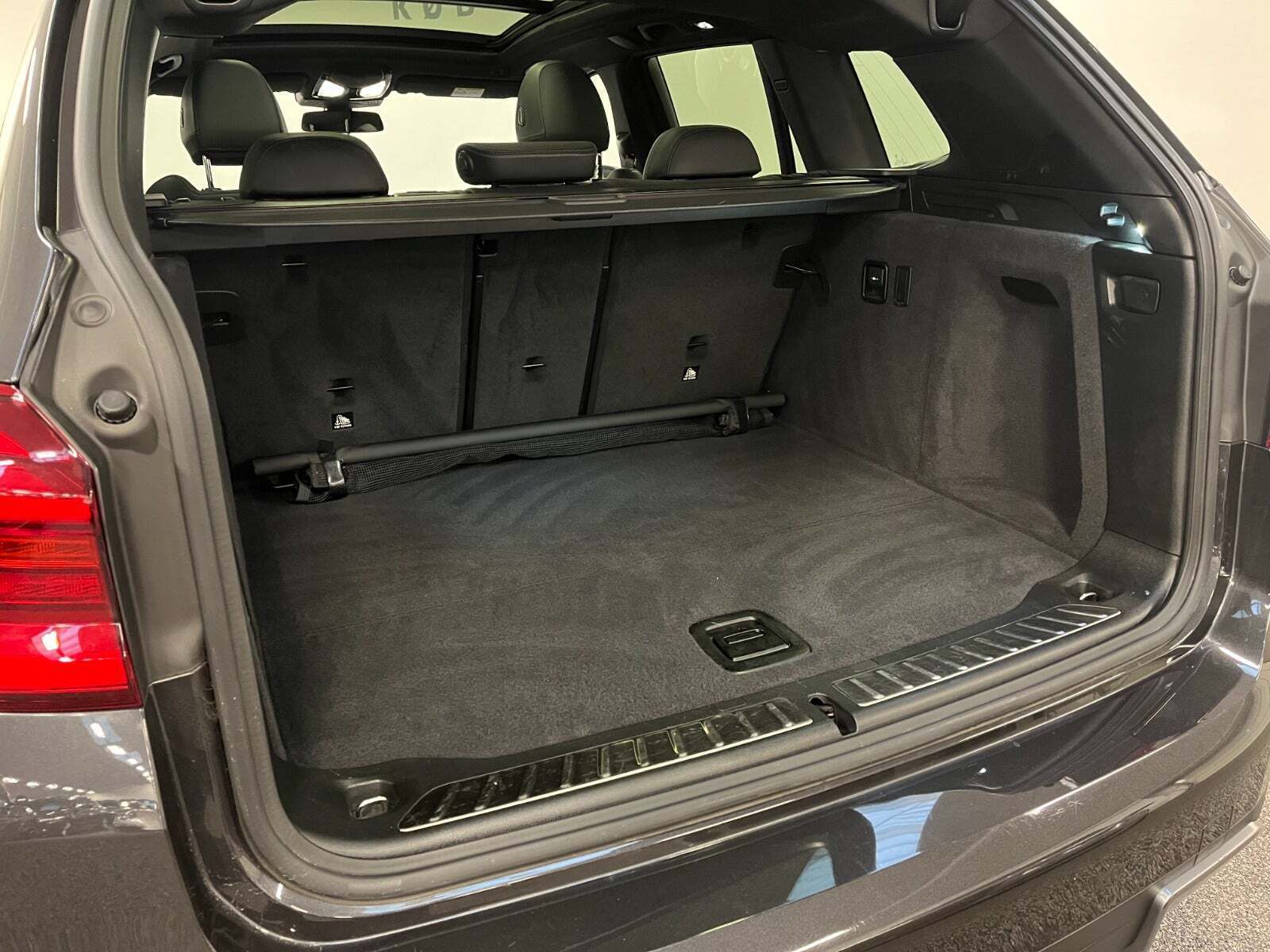 Grå BMW iX3 fra 2021