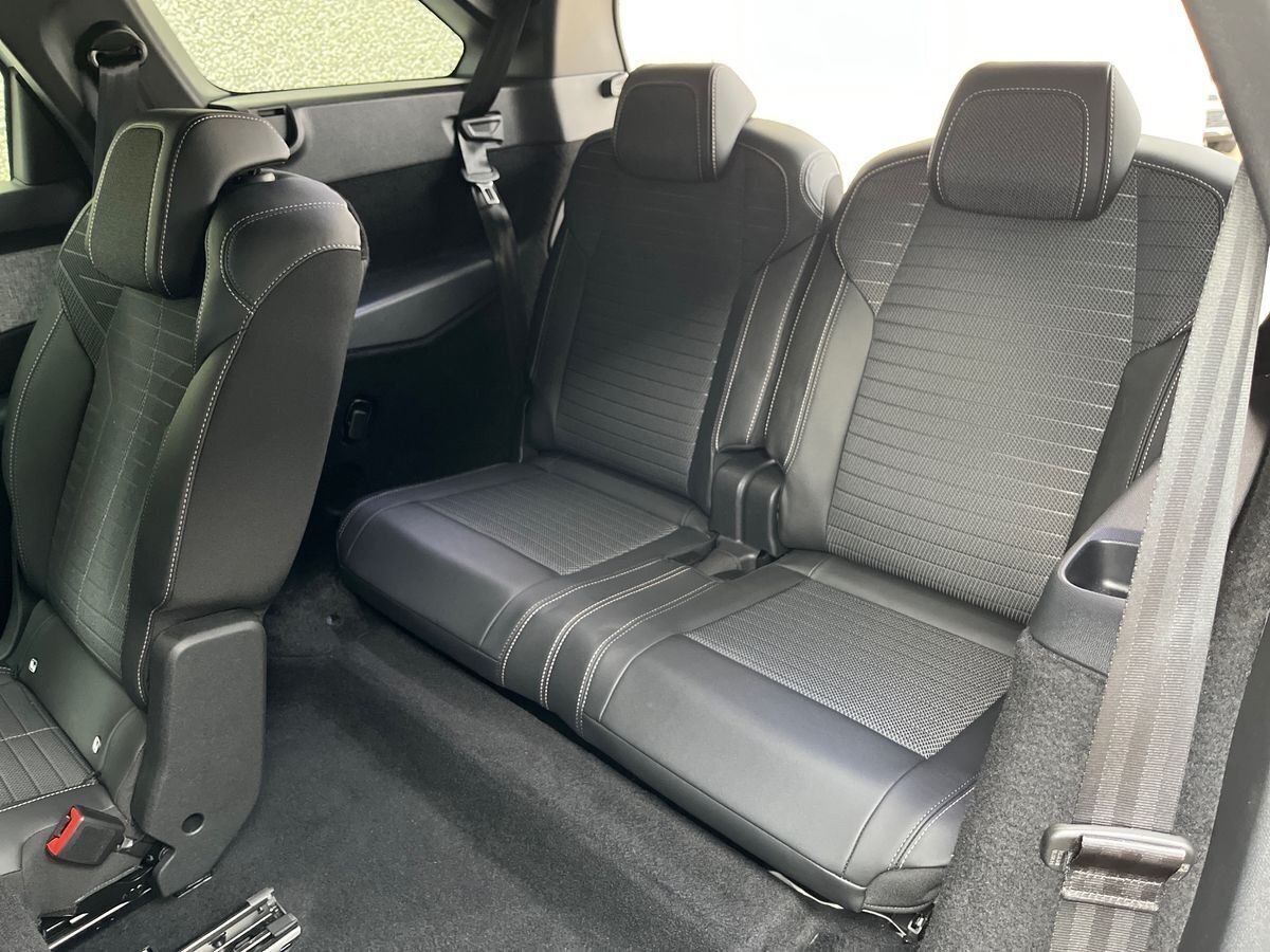 Hvid Peugeot e-5008 fra 2024