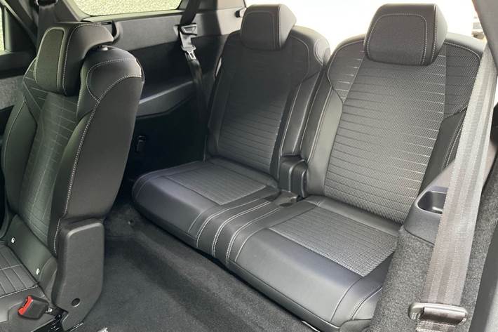 Hvid Peugeot e-5008 fra 2024