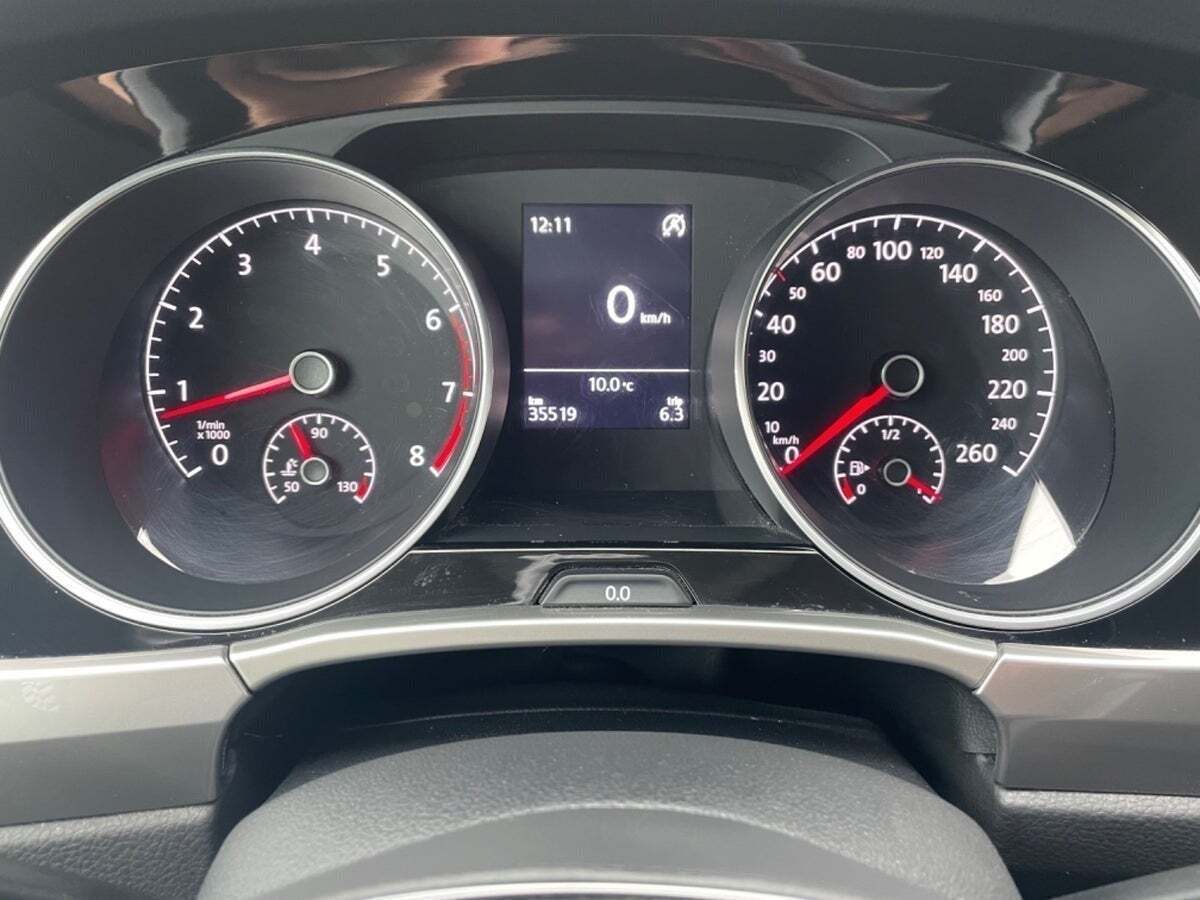 Sort VW Touran fra 2017