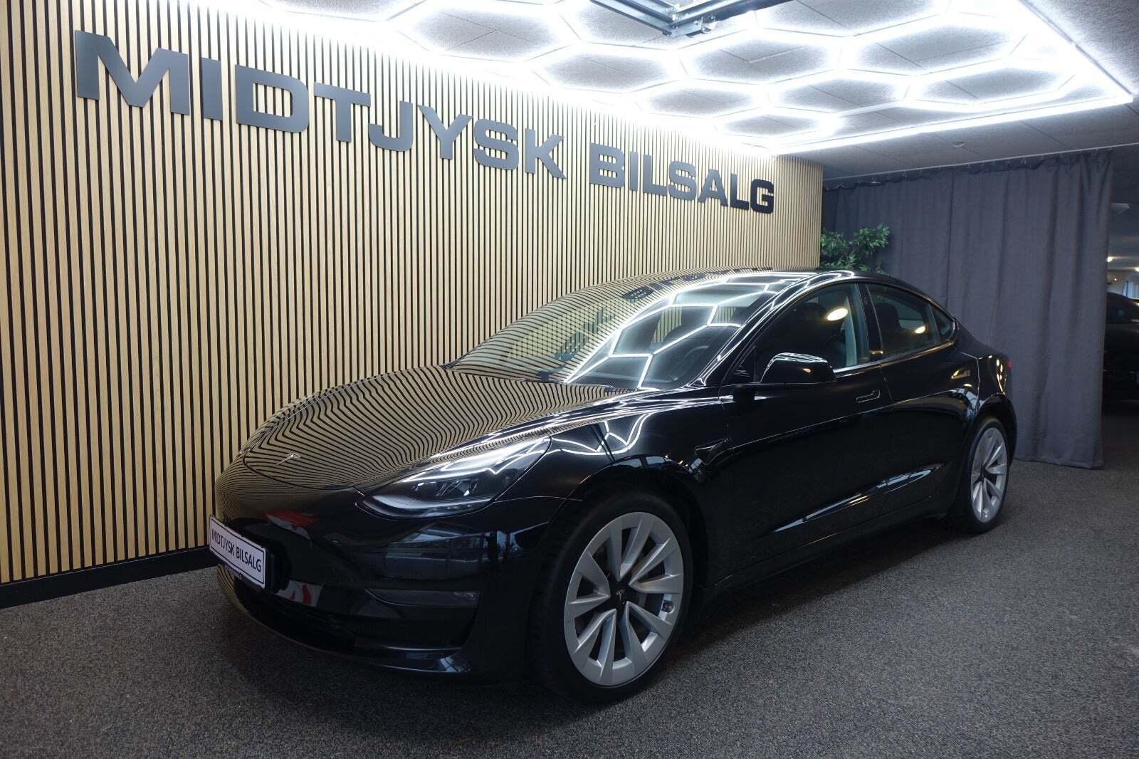 Tesla Model 3 Long Range AWD