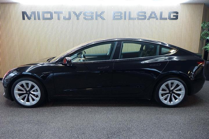 Sort Tesla Model 3 fra 2023
