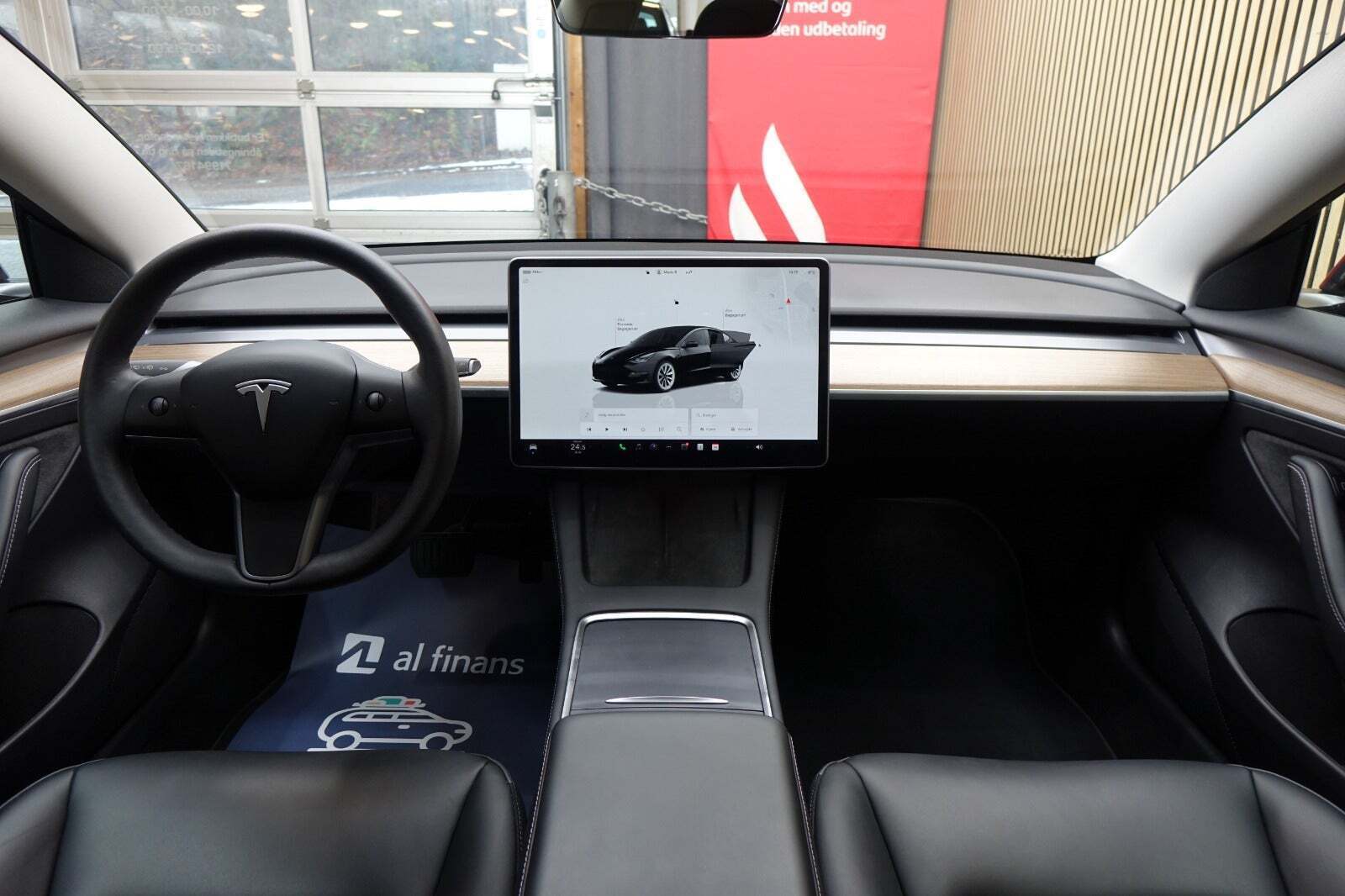 Sort Tesla Model 3 fra 2023