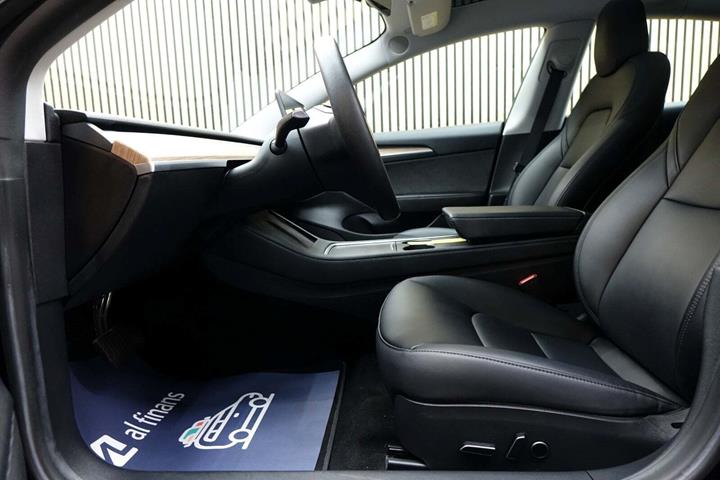Sort Tesla Model 3 fra 2023