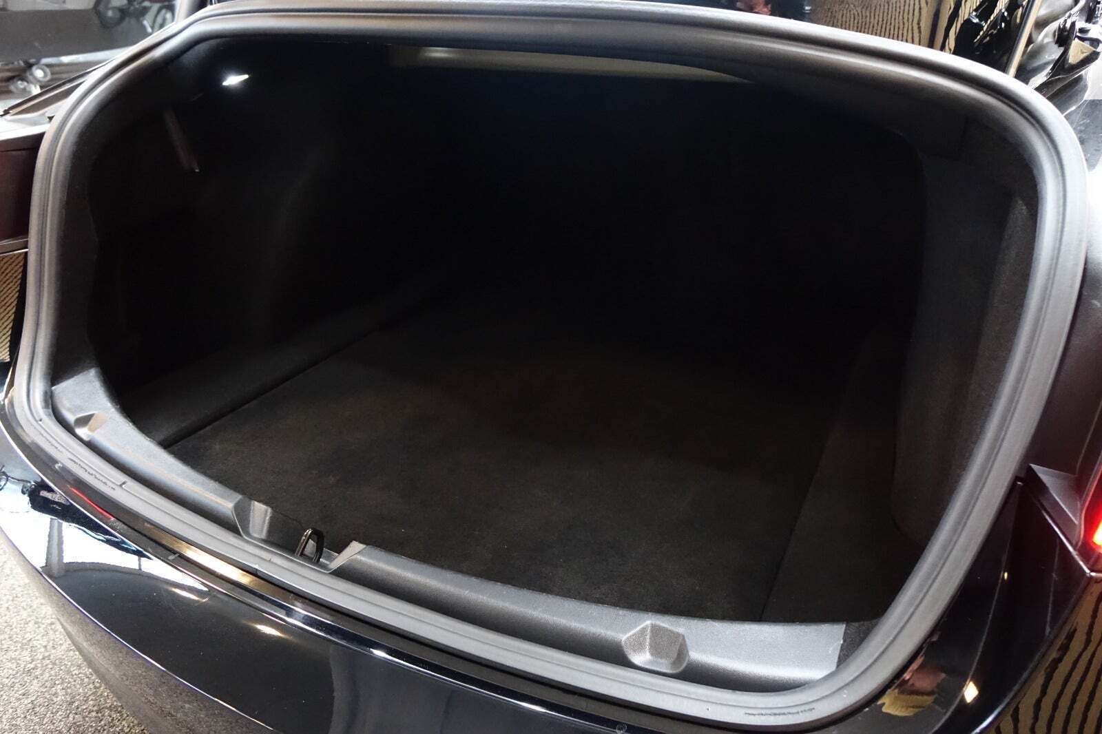 Sort Tesla Model 3 fra 2023
