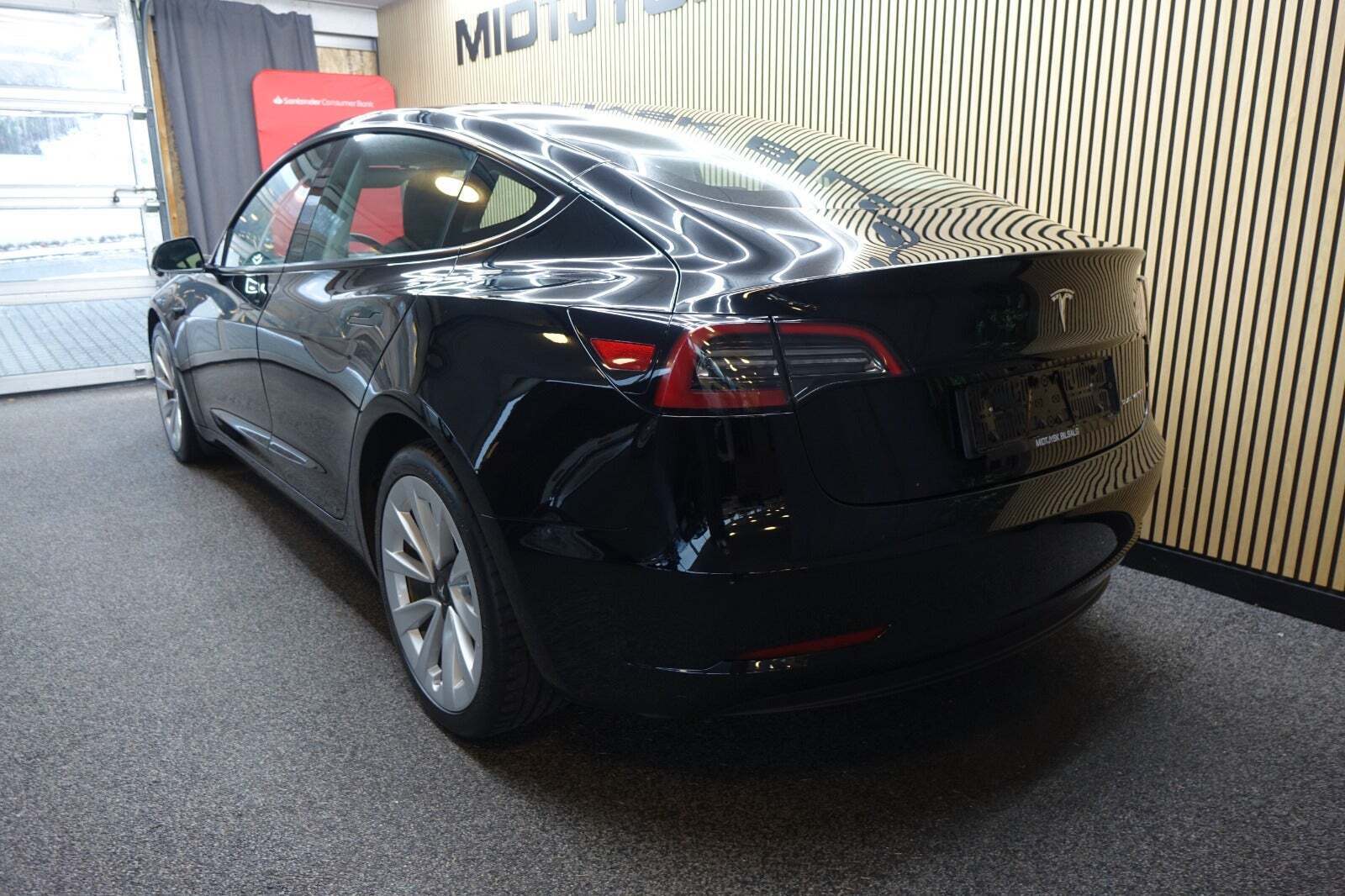 Sort Tesla Model 3 fra 2023