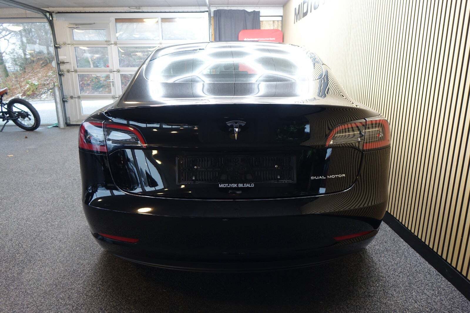 Sort Tesla Model 3 fra 2023