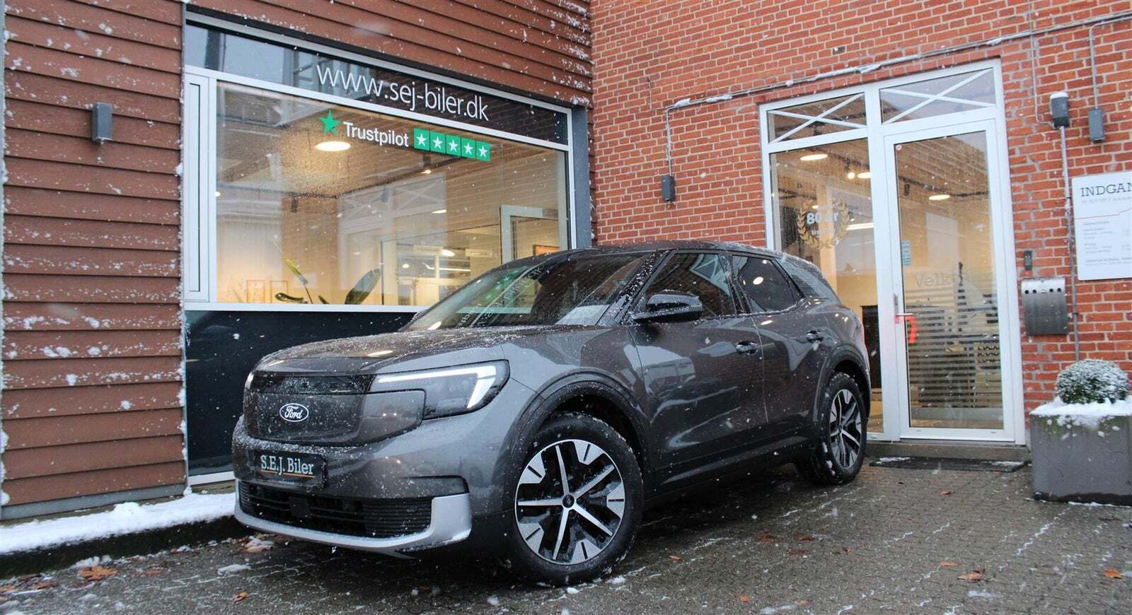 Grå Ford Explorer fra 2024