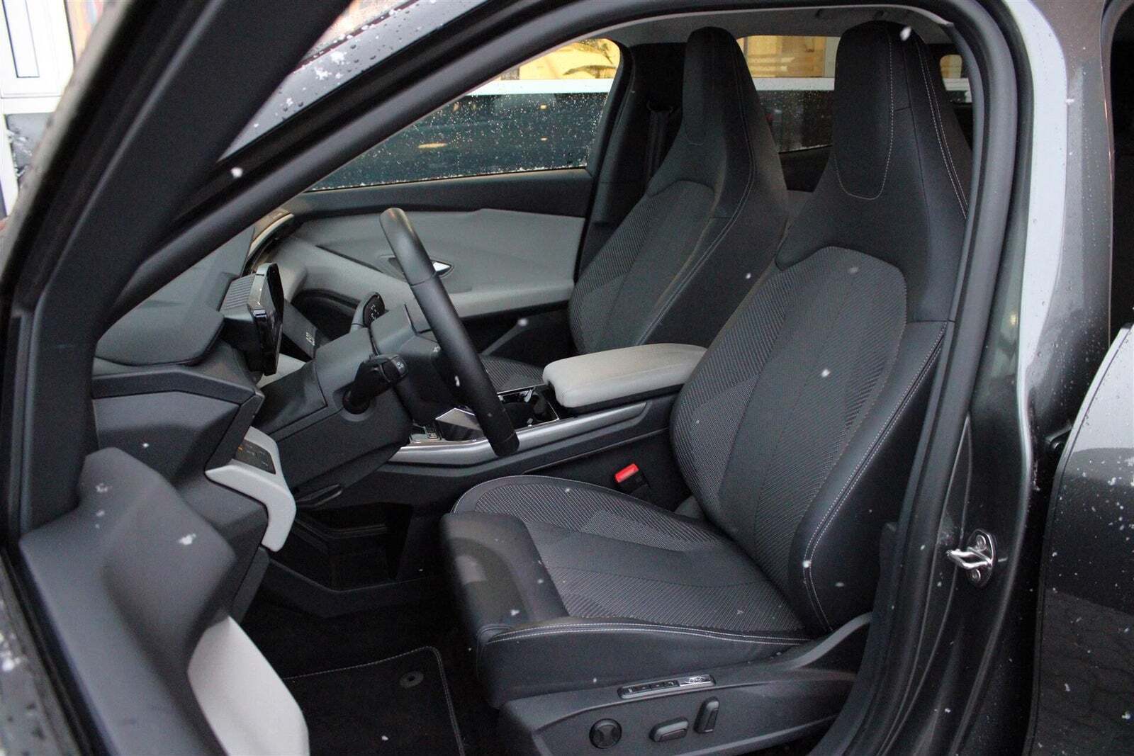 Ford Explorer 82 Select Extended Range