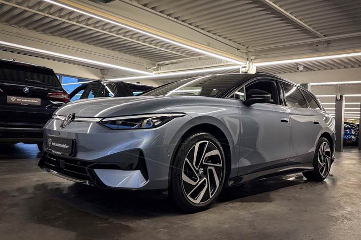 Blå VW ID.7 fra 2025 set udefra