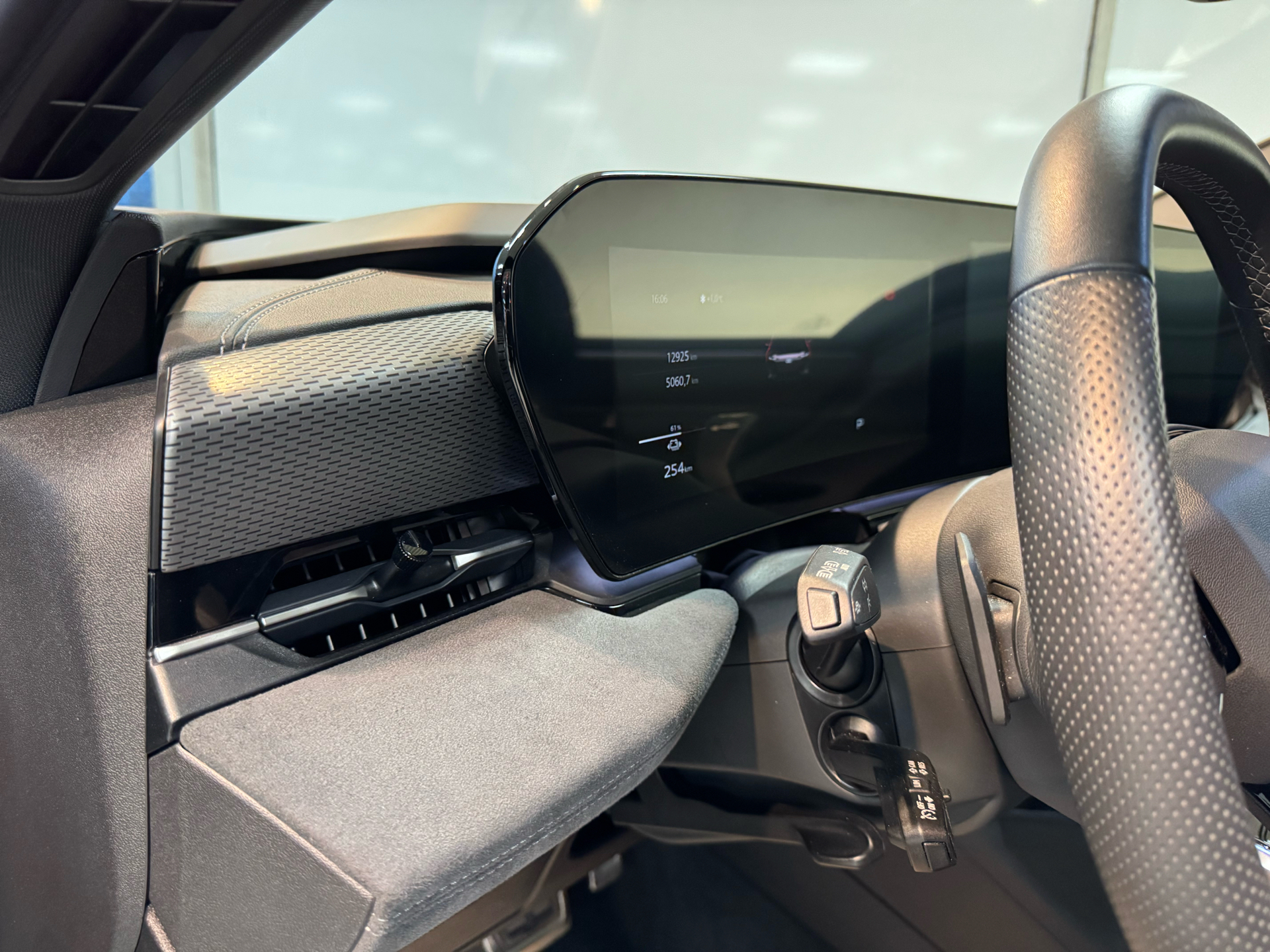 Blå Audi A6 fra 2025