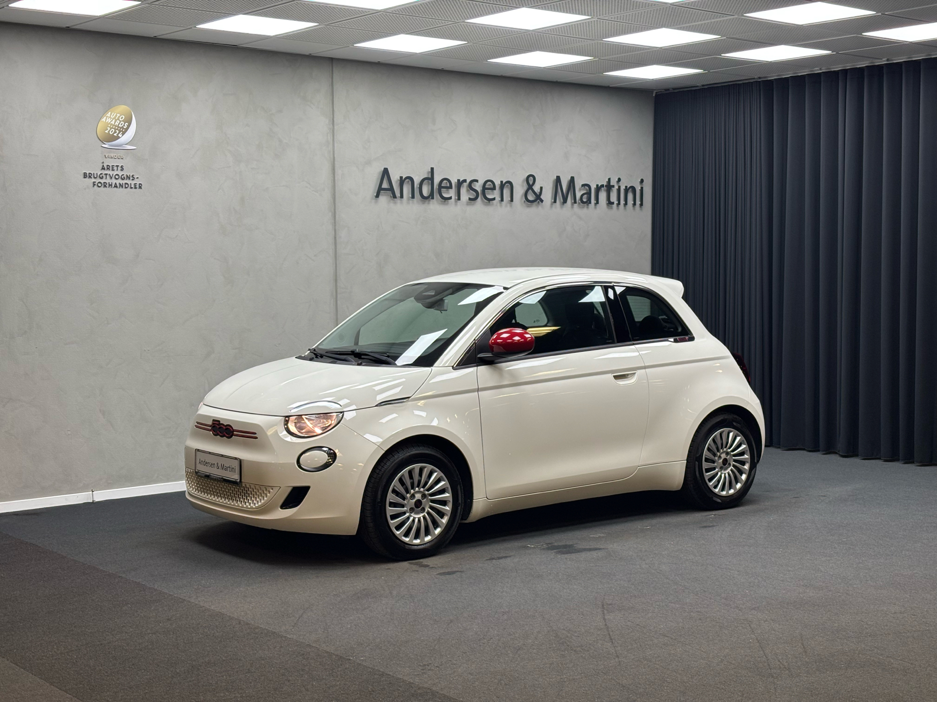 Hvid Fiat 500e fra 2023