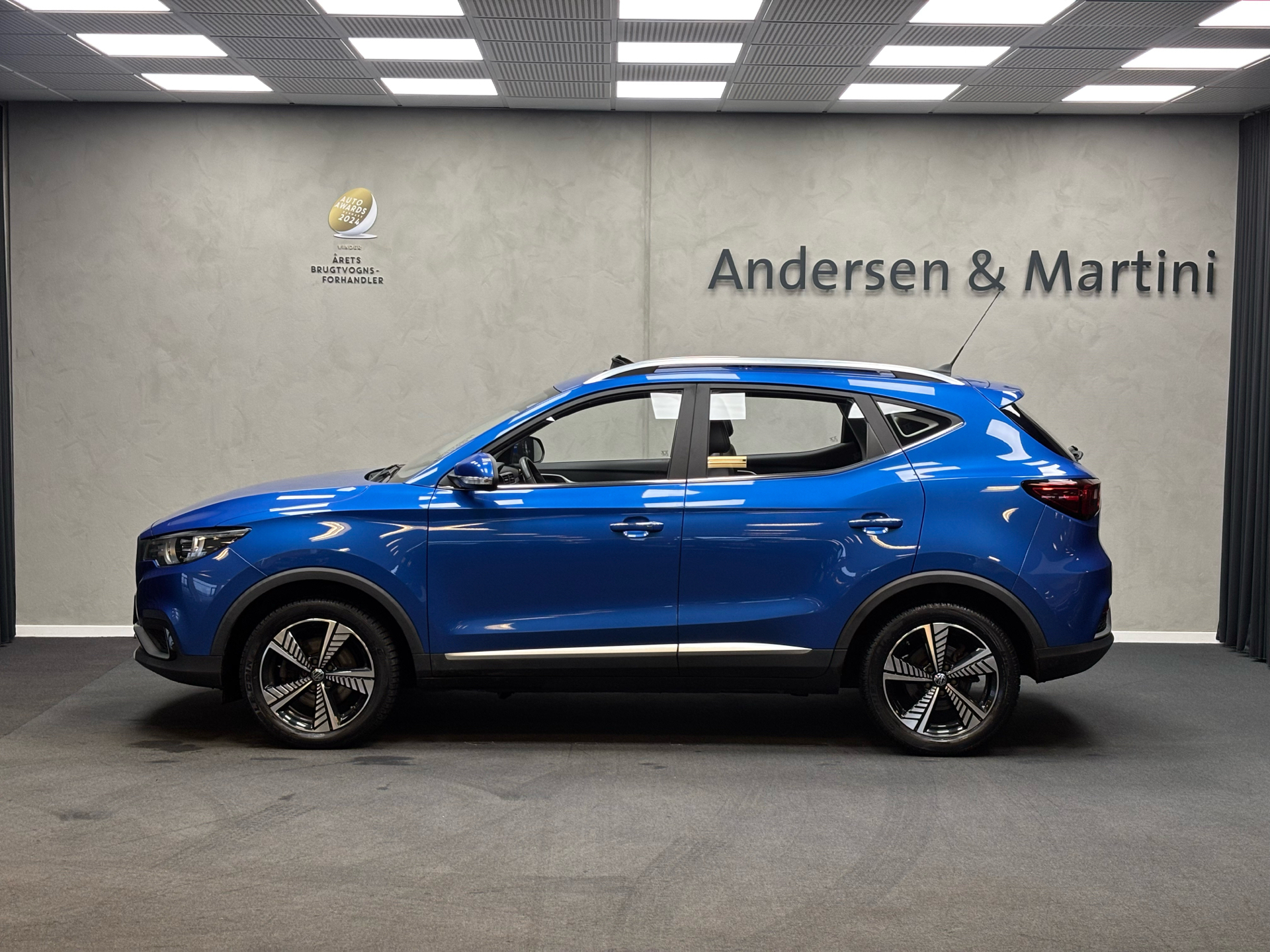 Blå MG ZS EV fra 2020