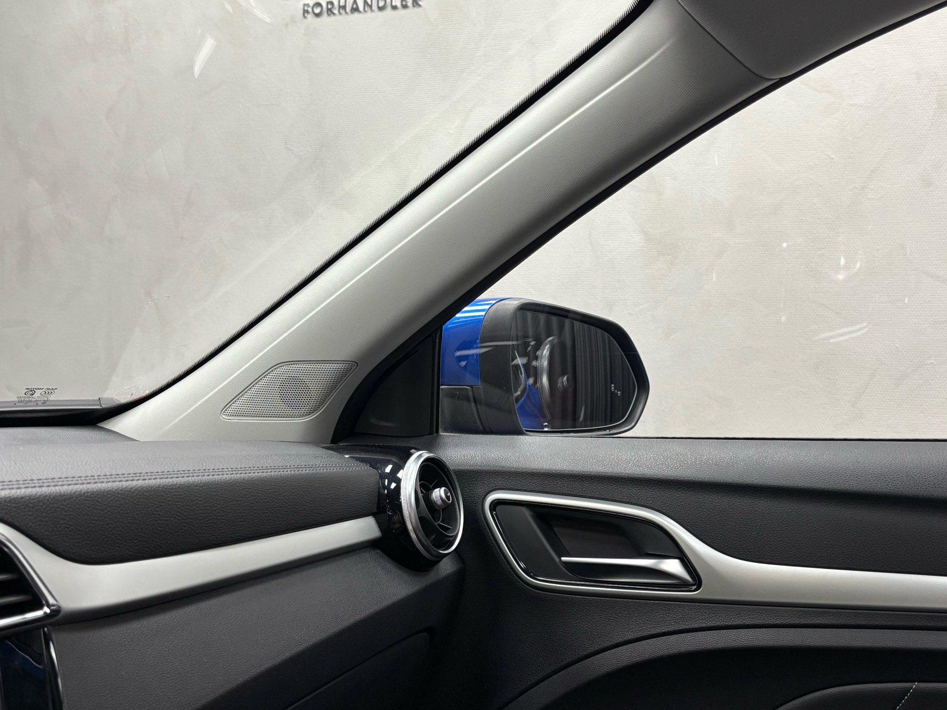 Blå MG ZS EV fra 2020