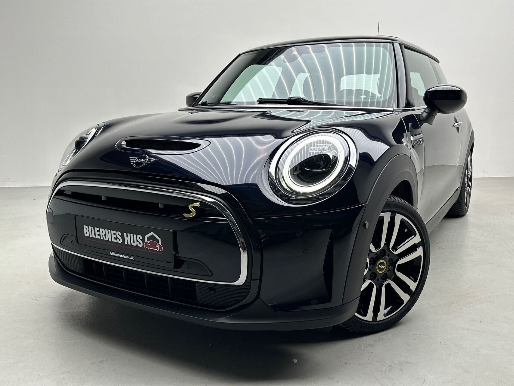 Blå Mini Cooper fra 2021