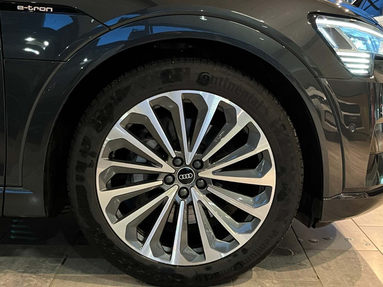 Sort Audi e-tron fra 2021