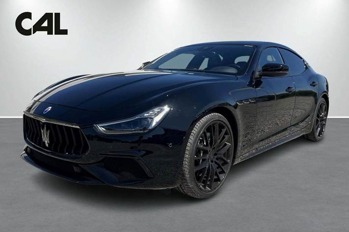 Sort Maserati Ghibli fra 2018 set udefra